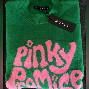Oversized “Pinky Promise” sweater by Motel.